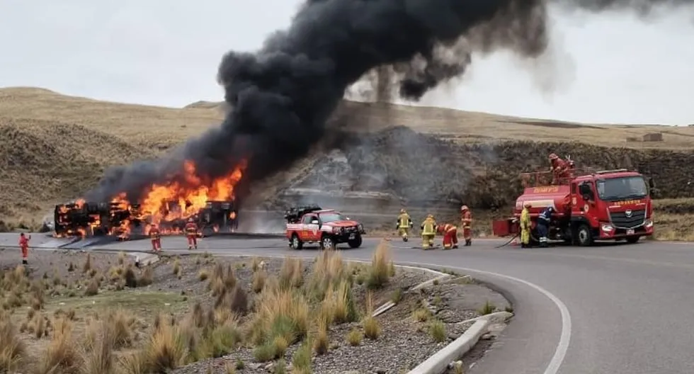 Cisterna con combustible vuelca y se incendia en la vía Arequipa - Cusco (FOTOS y VIDEO)